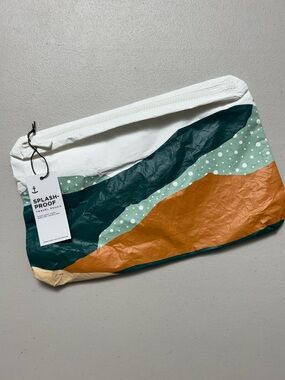 ALOHA COLLECTION Mid Pouch Summit Rubicon